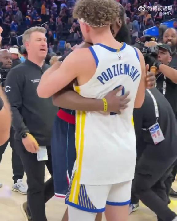 能打破附加賽不勝魔咒嗎？庫里賽后和哈登&小卡紛紛擁抱