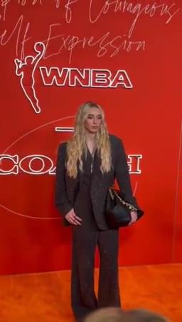 女狀元佩吉強勢登陸WNBA，實力超強，顏值也杠杠的